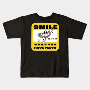 Smile while you still have teeth, life is short Kids T-Shirt